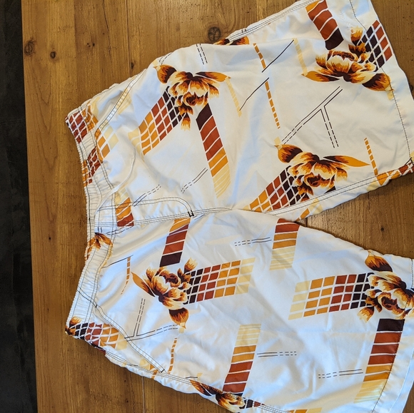 Men's Summer Shorts - Picture 2 of 3